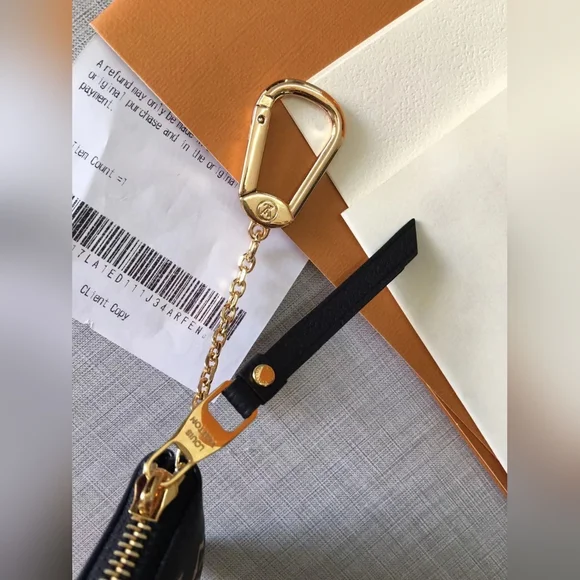 Louis Vuitton Key Pouch - Picture 7 of 9